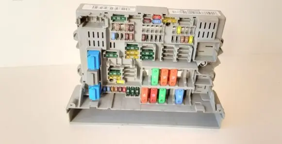 BMW 1 E81 E87 Fuse module 690660703 79606191 79606191030101