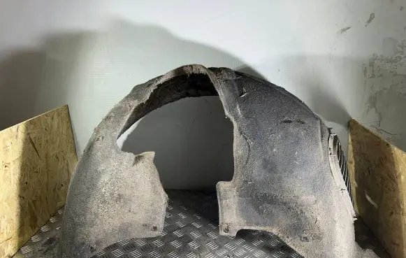 Audi Q7 4L Front arch 