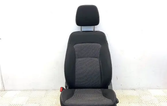Suzuki Vitara (LY) Front driver seat