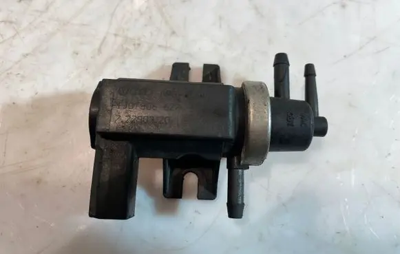 Volkswagen Golf IV Turbo solenoid valve 1J0906627