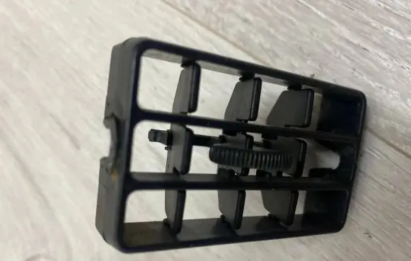 Jaguar XJ X40 Rear air vent grill 