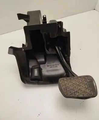 Mercedes-Benz CLS C219 Brake pedal A2116840918 105894