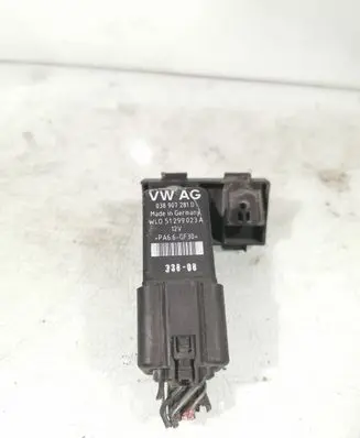 Volkswagen Golf V Glow plug pre-heat relay 038907281d