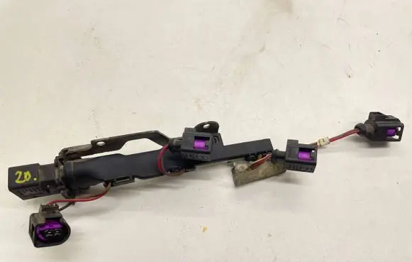 Volkswagen PASSAT B6 Fuel injector wires 06F971824D