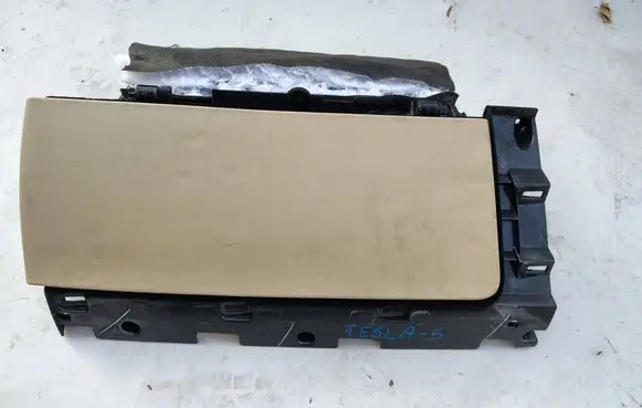 Tesla Model S Glove box 1003327-10-M