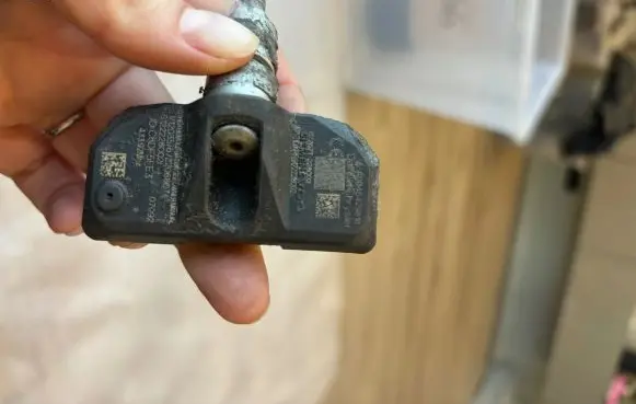 Mercedes-Benz S W221 Tire pressure sensor A0045429818 0045429818