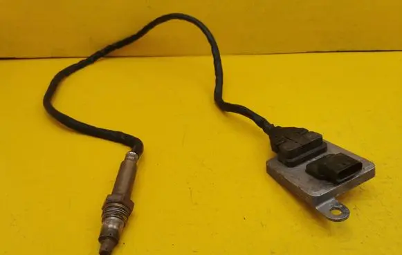 Mercedes-Benz ML W166 Lambda probe sensor A0009057100