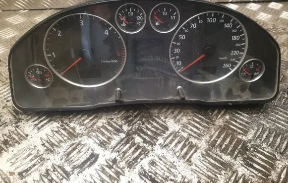 Audi A6 S6 C5 4B Speedometer (instrument cluster) 110080128