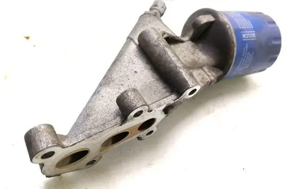 Peugeot 307 CC Oil filter mounting bracket
