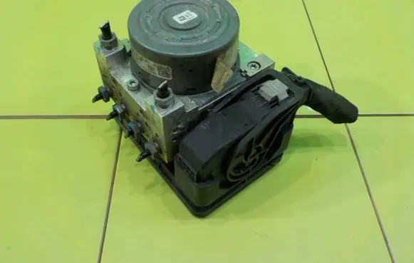 Mercedes-Benz C W205 ABS Pump A2054313612 LICZNI