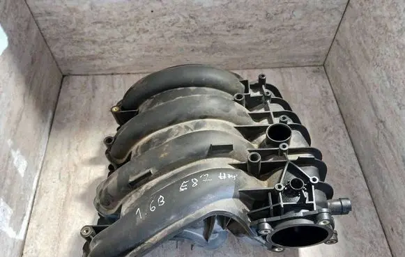 BMW 1 E81 E87 Intake manifold