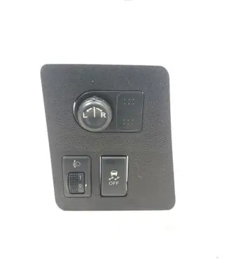 Nissan Qashqai+2 Wing mirror switch 68485