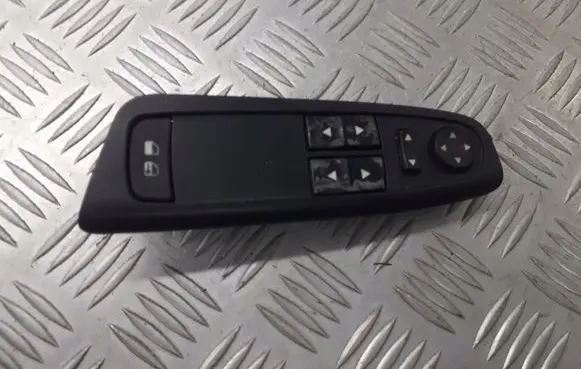 Fiat Stilo Front door window switch trim 