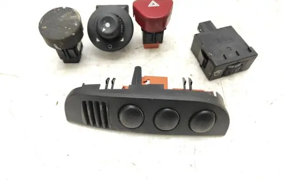 Citroen C3 Pluriel Hazard light switch 96405778XT 96405776KR 96405773XT