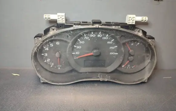 Speedometer (instrument cluster)