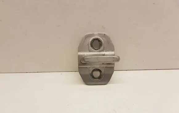 Mercedes-Benz C W205 Front door lock loop/hook striker 11000049B