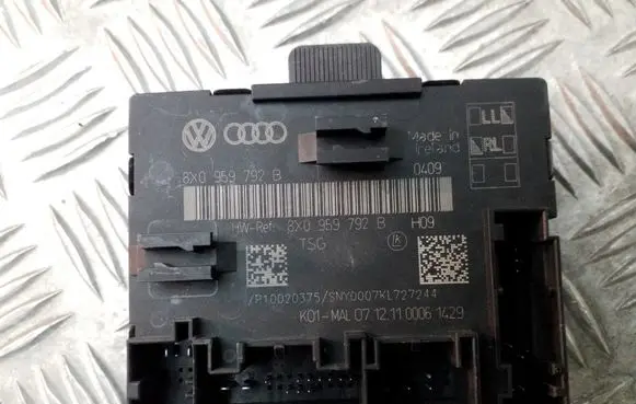 Audi A1 Door central lock control unit/module 8X0959792B