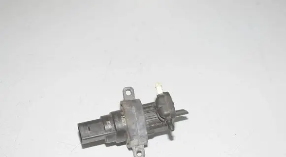 BMW 2 Active Tourer U06 Windscreen/windshield washer pump 5A04D89 61355A04D89