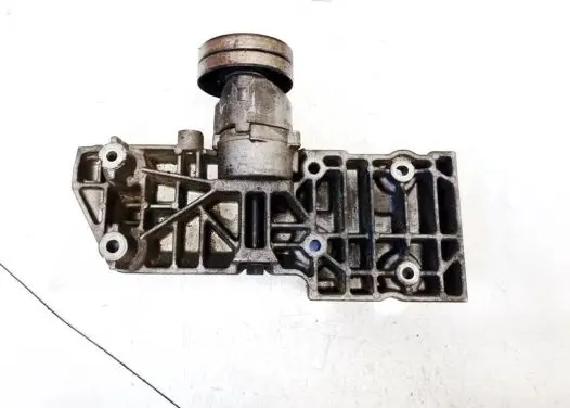 Volvo S40, V40 Engine mounting bracket 9146253