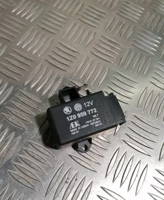 Skoda Octavia Mk2 (1Z) Seat heating relay 1Z0959772