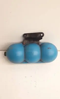 Vacuum air tank
