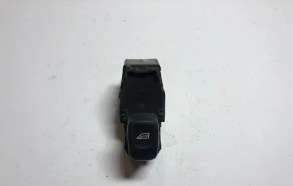 Volvo V70 Electric window control switch 8685288 19206 03W395