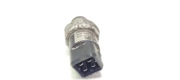 Volkswagen PASSAT B5.5 Air conditioning (A/C) pressure sensor 8D0959482