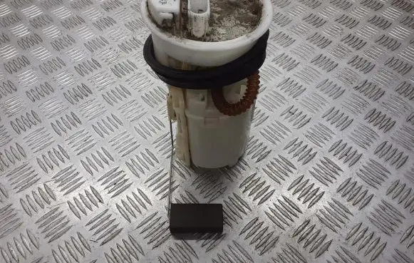 Volkswagen Polo IV 9N3 Mechanical fuel pump 