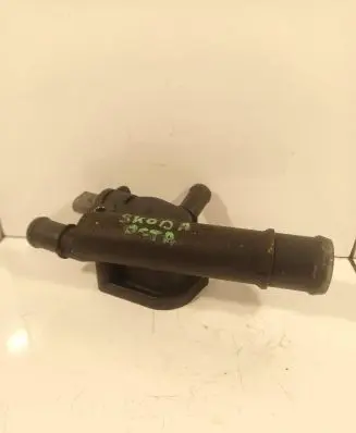 Skoda Octavia Mk2 (1Z) Engine coolant pipe/hose 038121132D
