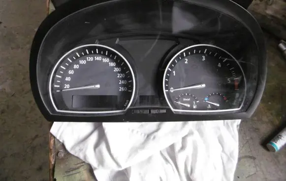 BMW X3 E83 Speedometer (instrument cluster) 25811510 102463422 3451587