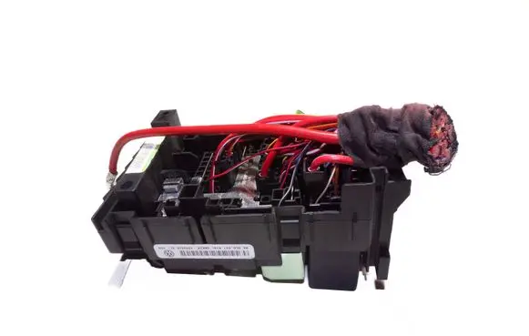 Volkswagen Jetta VI Fuse module 5C0937819L
