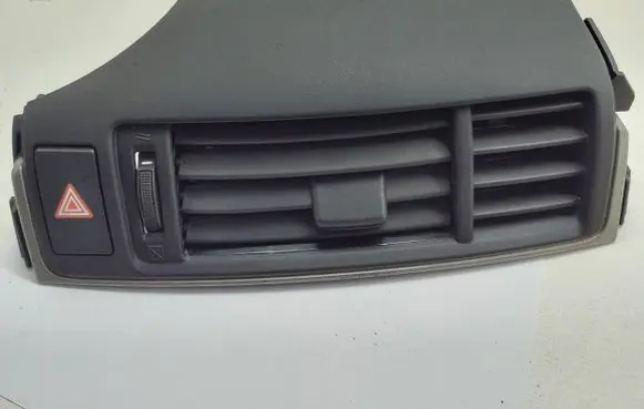 Toyota Verso Dash center air vent grill 556700F030 20D30
