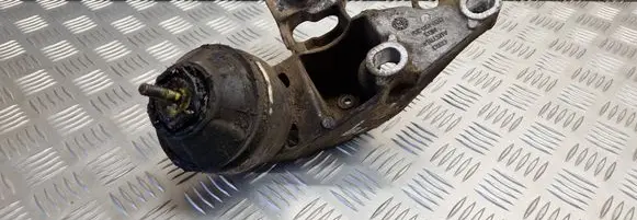 Volkswagen PASSAT B5.5 Engine mounting bracket 8E0199351