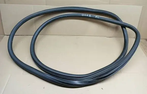 Skoda Octavia Mk2 (1Z) Front door rubber seal 1Z0867365H