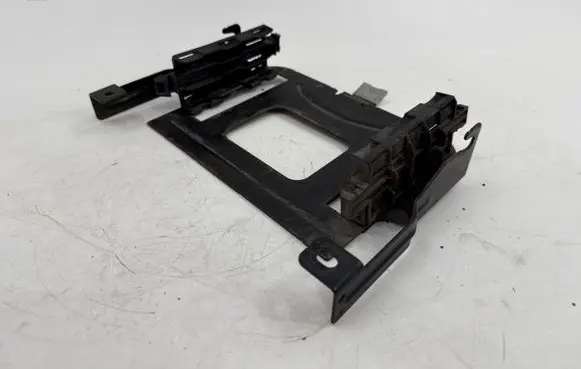 Volkswagen PASSAT B6 Battery tray 3C0906216B