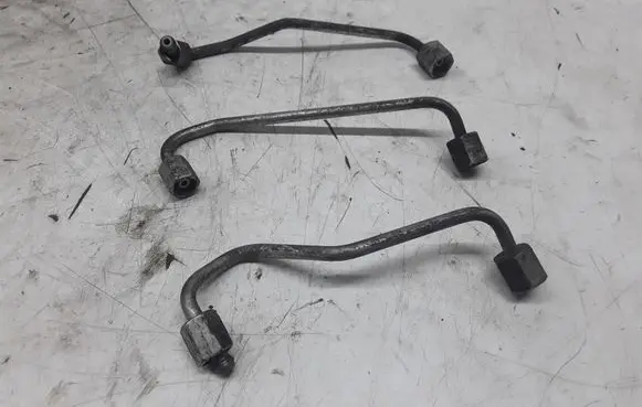 Fuel injector supply line/pipe