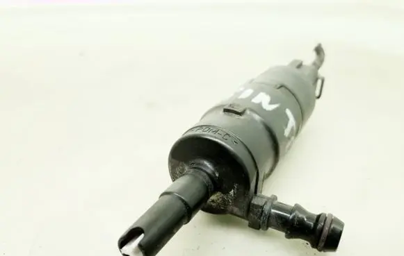 BMW 6 E63 E64 Headlight washer pump 8377430 837743001