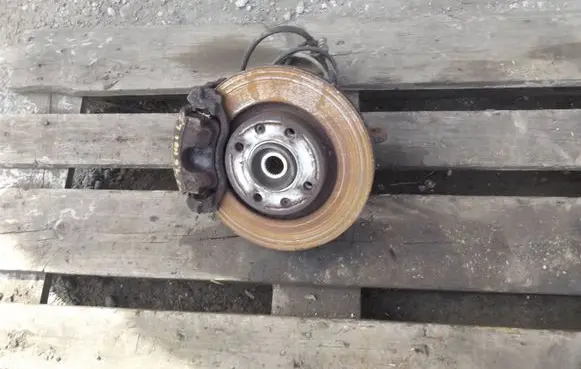 Citroen C3 Picasso Front wheel hub spindle knuckle