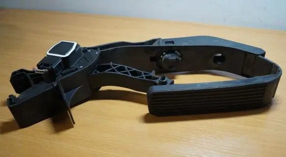 Mercedes-Benz E W211 Accelerator throttle pedal A2113010001 C339