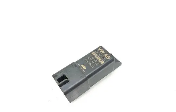 Volkswagen Caddy Glow plug pre-heat relay 038907281D 5035617 0522120504