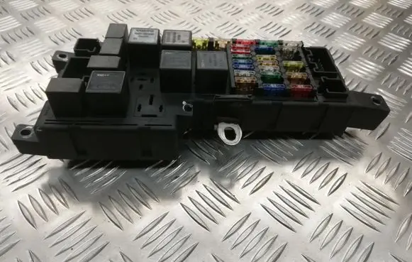 Volvo S60 Fuse module 8678449 518828009