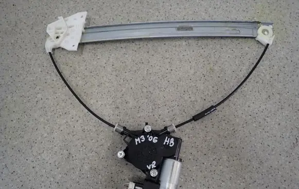 Mazda 3 I Front door window regulator with motor