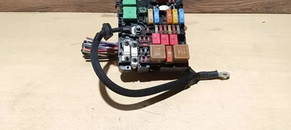 Peugeot 208 Fuse module 9804848580