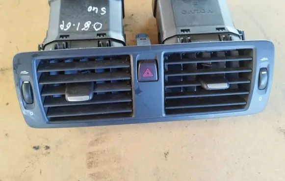 Volvo S40 Dash center air vent grill 39863758