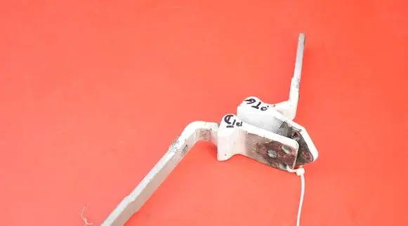 Tailgate/trunk/boot hinge