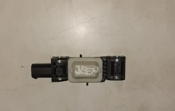 Jeep Grand Cherokee (WK) Airbag deployment crash/impact sensor 04671779AC