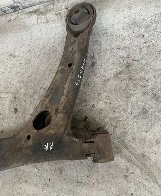 Toyota Avensis T250 Front lower control arm/wishbone