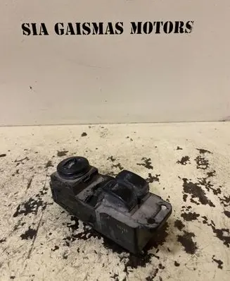 Hyundai H-100 Electric window control switch 935704A