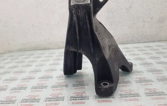 Audi A6 S6 C6 4F Engine mounting bracket 4F0199308P