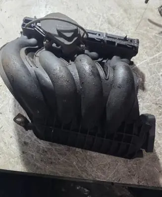 Mercedes-Benz E W211 Intake manifold 61109037